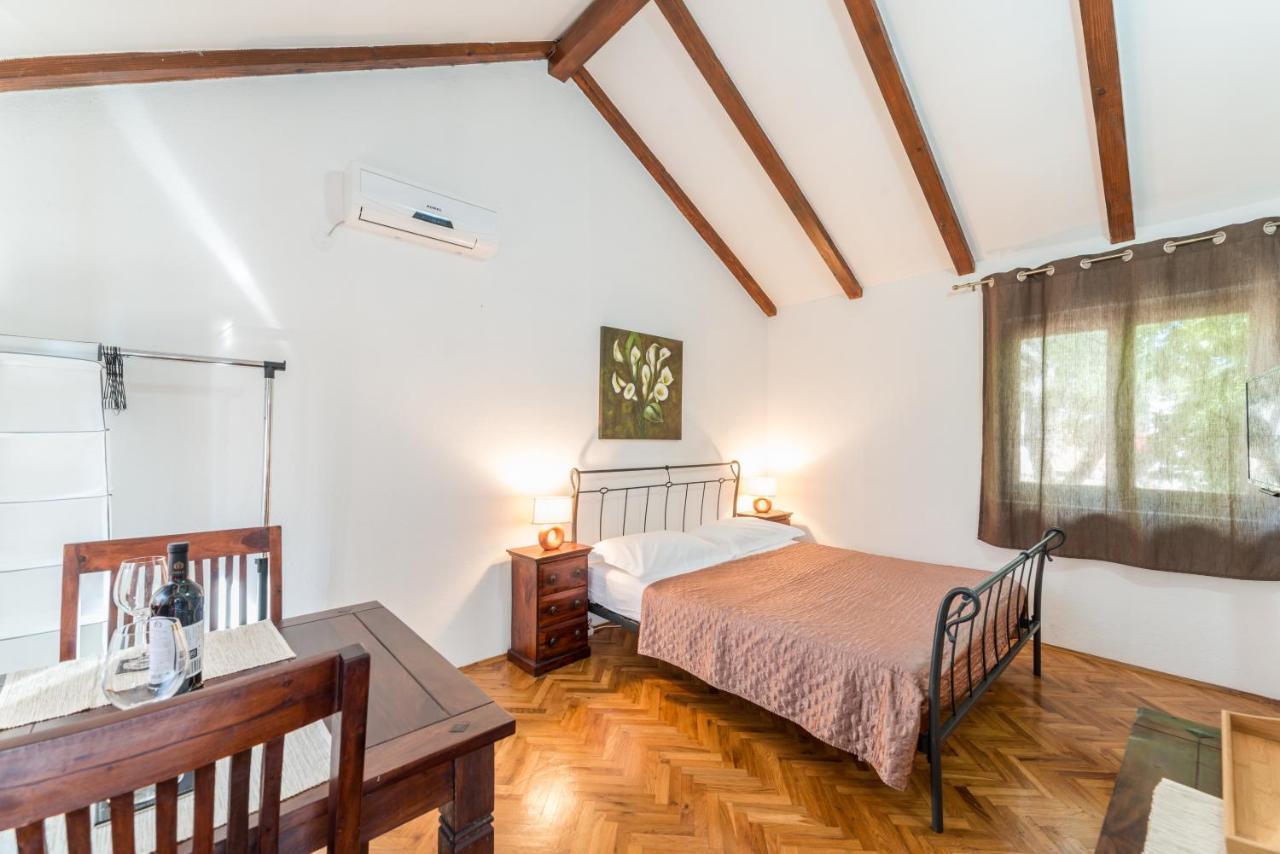 Apartmani Bugenvilija Brbinj Exterior foto
