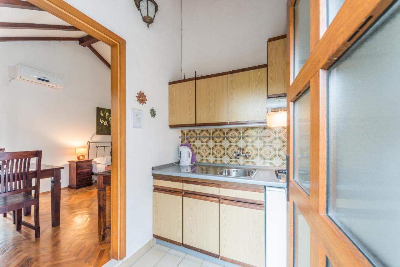 Apartmani Bugenvilija Brbinj Exterior foto